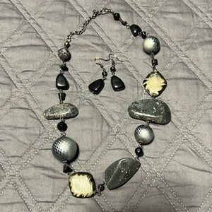 🛍️LAST CHANCE🛍️ Stone and bead necklace with matching earrings.